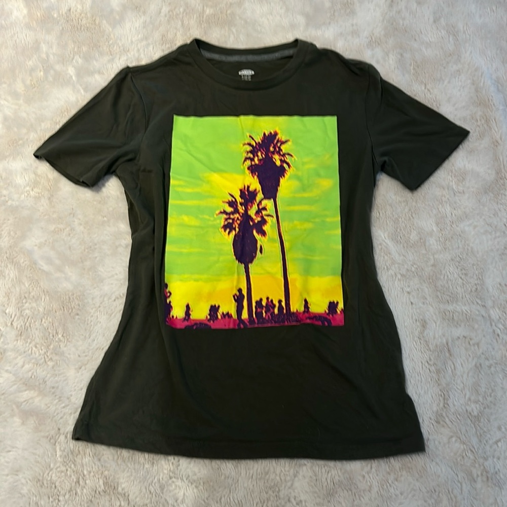 🌻2/$10🌻 Boys t-shirt, Olive Green with neon decal, Old Navy, youth XL